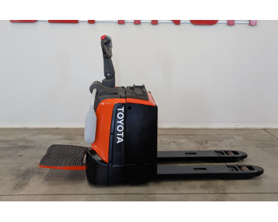 10794 TOYOTA LPE200