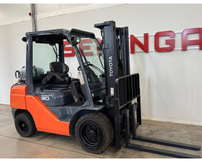 10949 TOYOTA 06-8FG30F