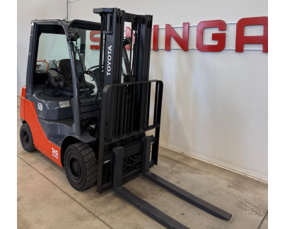 11125 TOYOTA 02-8FGF18. Всего 3745 моточаса!