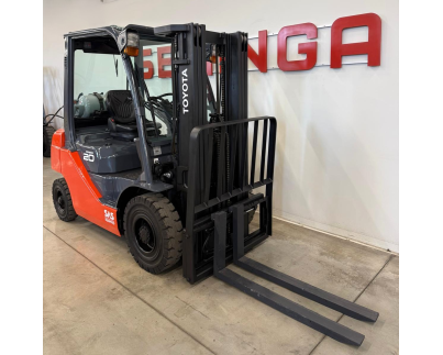 11164 TOYOTA 02-8FGF20.  Only 3124 operating hours!