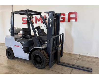 11142 NISSAN UG1F2A30D Only 3582 operating hours!