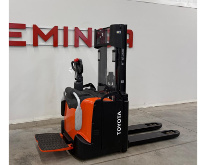 Electric stacker 10818 TOYOTA SPE120L