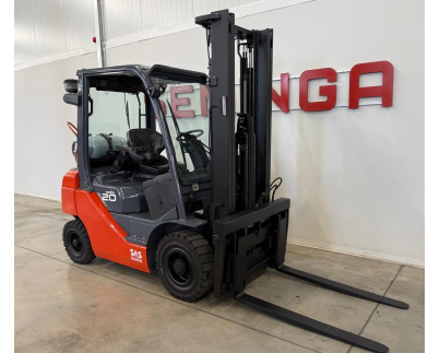 LP fuel forklift 11082 TOYOTA  06-8FG20F. Only 3687 operating hours!
