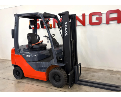 Дизельный погрузчик 11243 TOYOTA 02-8FD15.