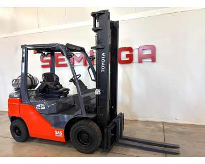 Газовый погрузчик 11373 TOYOTA 02-8FGF25