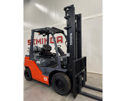 LP fuel forklift 11374 TOYOTA 02-8FGF25
