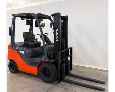 Дизельный погрузчик 11245 TOYOTA 02-8FD15.